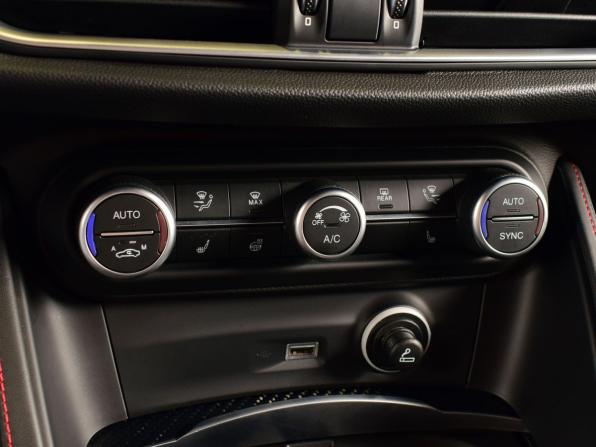 Alfa Romeo Stelvio I с пробегом 2020 года, цена 6 685 995 рублей, 63813 км, внедорожник, Автокод Объявления