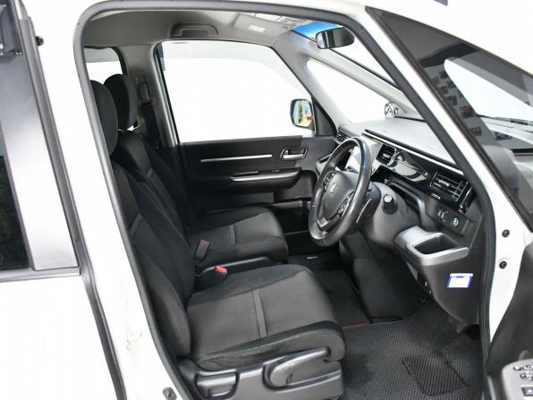 Honda Stepwgn V Рестайлинг с пробегом 2019 года, цена 2 425 000 рублей, 86118 км, минивэн, Автокод Объявления