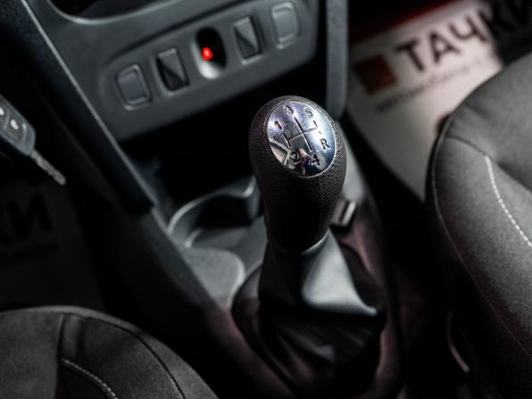 Renault Logan II Рестайлинг с пробегом 2019 года, цена 885 000 рублей, 80470 км, седан, Автокод Объявления