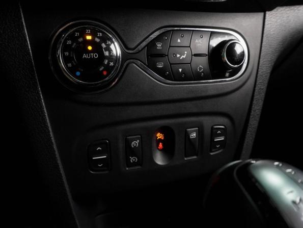 Renault Sandero II с пробегом 2017 года, цена 935 000 рублей, 112515 км, хэтчбек, Автокод Объявления