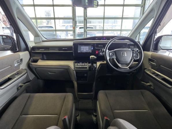 Honda Stepwgn V с пробегом 2016 года, цена 1 799 000 рублей, 141488 км, минивэн, Автокод Объявления