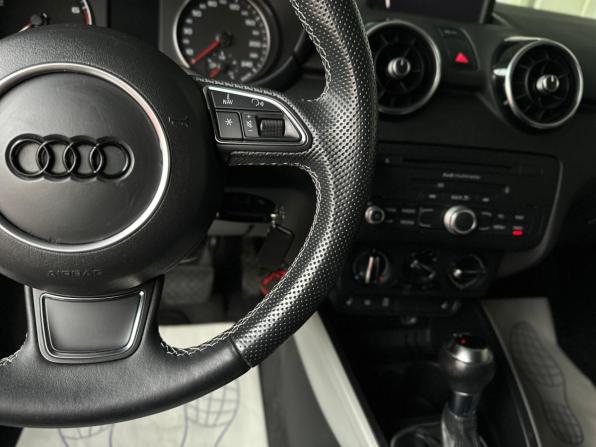 Audi A1 I (8X) с пробегом 2011 года, цена 800 000 рублей, 215157 км, хэтчбек, Автокод Объявления
