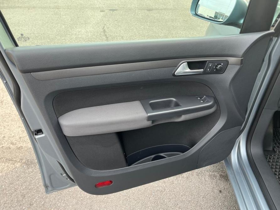 Volkswagen Touran I Рестайлинг Санкт-Петербург  - изображение 9