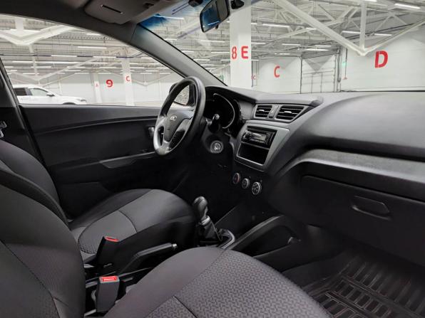 Kia Rio III Рестайлинг с пробегом 2016 года, цена 1 060 000 рублей, 46272 км, седан, Автокод Объявления