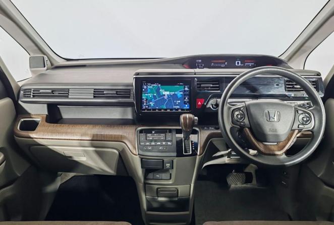 Honda Stepwgn V Рестайлинг с пробегом 2020 года, цена 2 450 000 рублей, 89279 км, минивэн, Автокод Объявления