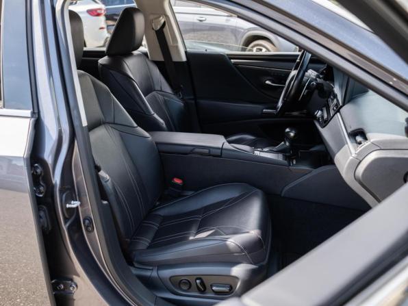 Lexus ES VII Рестайлинг с пробегом 2021 года, цена 4 449 000 рублей, 83201 км, седан, Автокод Объявления