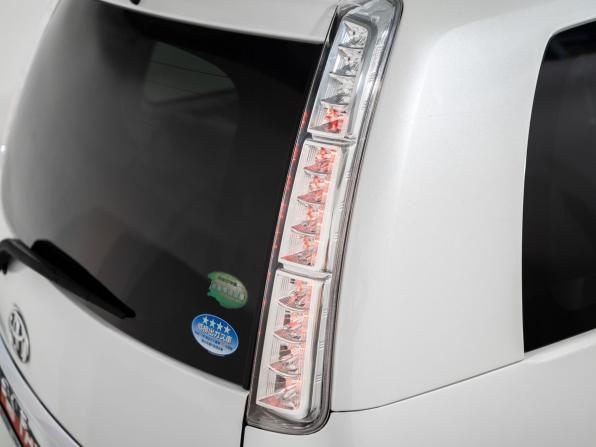 Toyota ISis I Рестайлинг с пробегом 2014 года, цена 1 130 500 рублей, 134820 км, компактвэн, Автокод Объявления