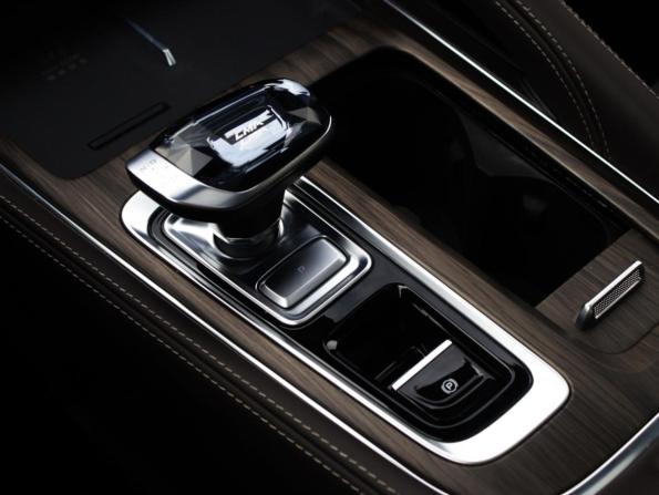 Geely Monjaro I Рестайлинг 2 с пробегом 2025 года, цена 3 898 000 рублей, 20938 км, внедорожник, Автокод Объявления