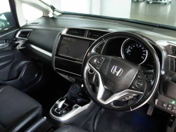 Honda Fit III Рестайлинг с пробегом 2018 года, цена 1 287 000 рублей, 130000 км, хэтчбек, Автокод Объявления