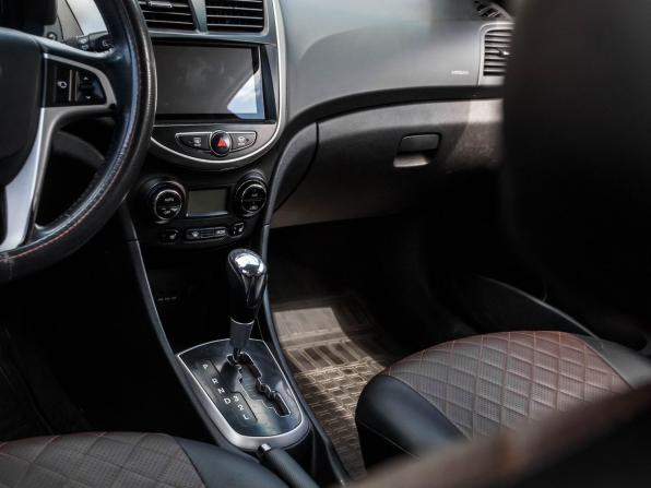 Hyundai Solaris I с пробегом 2013 года, цена 640 000 рублей, 227213 км, хэтчбек, Автокод Объявления