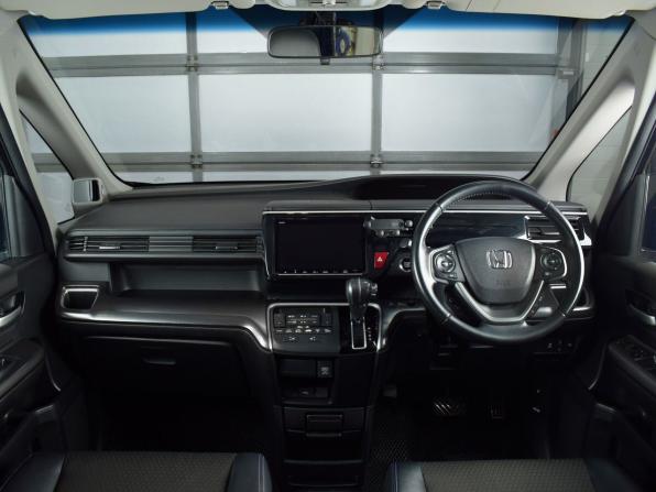 Honda Stepwgn V Рестайлинг с пробегом 2021 года, цена 2 599 997 рублей, 99036 км, минивэн, Автокод Объявления