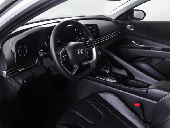 Hyundai Elantra VII (CN7) Рестайлинг с пробегом 2023 года, цена 2 250 000 рублей, 26620 км, седан, Автокод Объявления