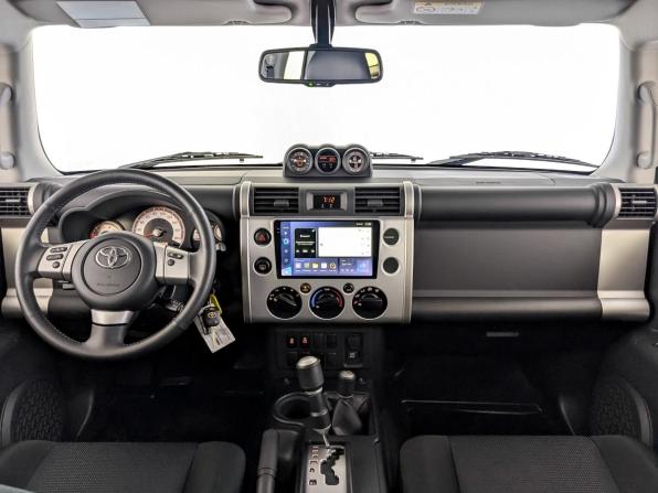 Toyota FJ Cruiser с пробегом 2022 года, цена 8 725 000 рублей, 14409 км, внедорожник, Автокод Объявления