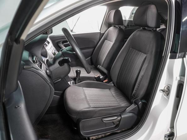 Volkswagen Polo V Рестайлинг с пробегом 2015 года, цена 979 000 рублей, 112868 км, седан, Автокод Объявления