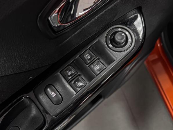 Renault Kaptur I с пробегом 2017 года, цена 1 379 000 рублей, 160536 км, внедорожник, Автокод Объявления