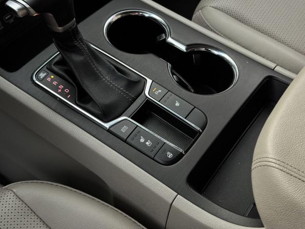 Kia Carnival III с пробегом 2020 года, цена 2 800 000 рублей, 136500 км, минивэн, Автокод Объявления