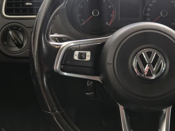 Volkswagen Polo V Рестайлинг с пробегом 2019 года, цена 1 249 000 рублей, 124886 км, седан, Автокод Объявления