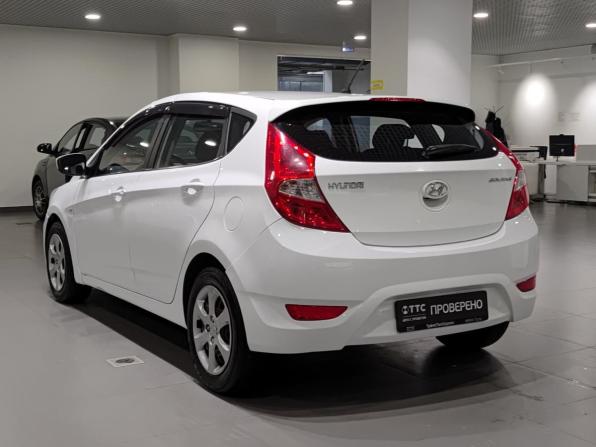 Hyundai Solaris I с пробегом 2013 года, цена 670 000 рублей, 175833 км, хэтчбек, Автокод Объявления