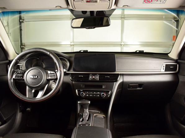 Kia Optima IV Рестайлинг с пробегом 2018 года, цена 1 649 999 рублей, 172524 км, седан, Автокод Объявления