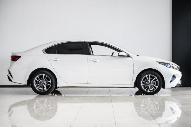 Kia Cerato IV Рестайлинг с пробегом 2021 года, цена 2 280 000 рублей, 89443 км, седан, Автокод Объявления