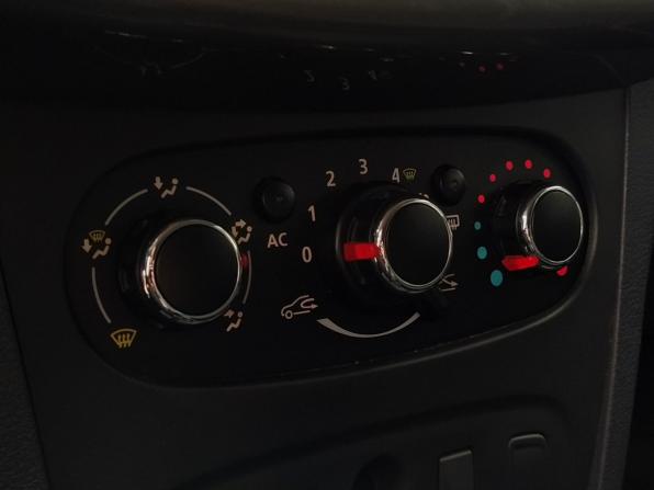 Renault Sandero II с пробегом 2015 года, цена 949 000 рублей, 56354 км, хэтчбек, Автокод Объявления