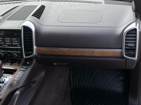 Porsche Cayenne II (958) с пробегом 2012 года, цена 1 710 000 рублей, 247257 км, внедорожник, Автокод Объявления