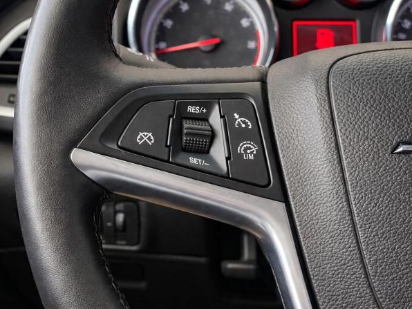 Opel Astra J Рестайлинг с пробегом 2012 года, цена 897 000 рублей, 107928 км, хэтчбек, Автокод Объявления