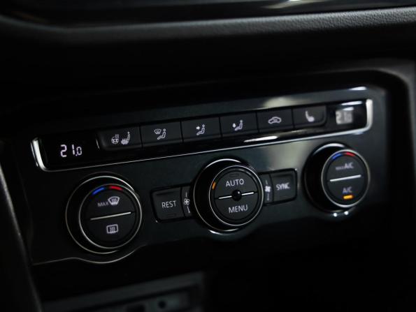 Volkswagen Tiguan II с пробегом 2019 года, цена 2 039 000 рублей, 107510 км, внедорожник, Автокод Объявления