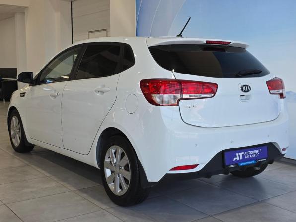 Kia Rio III Рестайлинг с пробегом 2016 года, цена 1 090 000 рублей, 167000 км, хэтчбек, Автокод Объявления