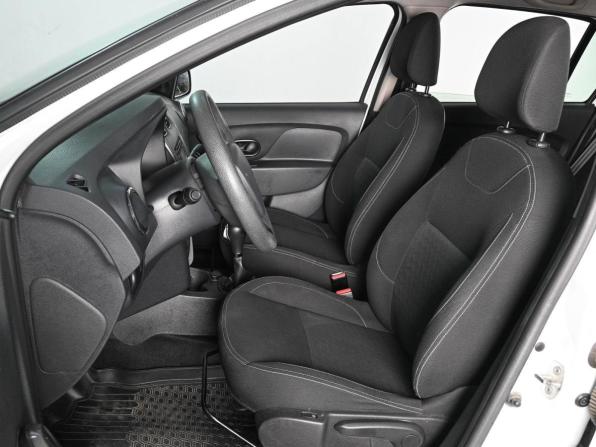 Renault Logan II с пробегом 2017 года, цена 1 055 000 рублей, 64003 км, седан, Автокод Объявления