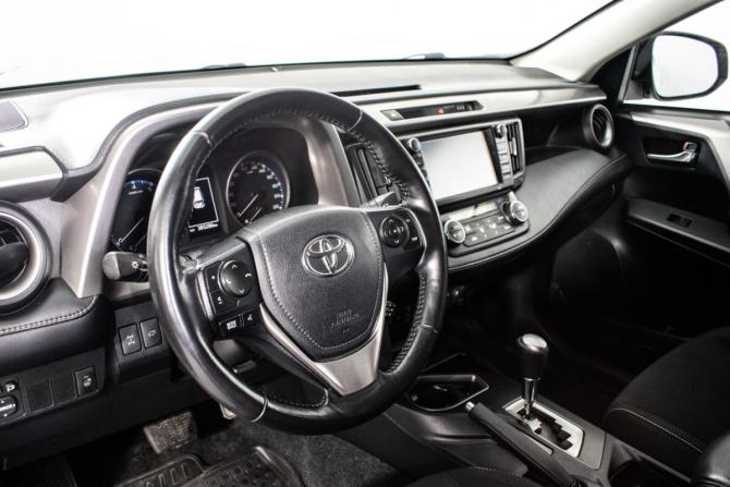 Toyota RAV4 IV (XA40) Рестайлинг с пробегом 2018 года, цена 1 690 000 рублей, 385285 км, внедорожник, Автокод Объявления