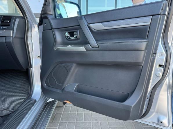 Mitsubishi Pajero IV Рестайлинг 2 с пробегом 2015 года, цена 2 577 000 рублей, 154586 км, внедорожник, Автокод Объявления