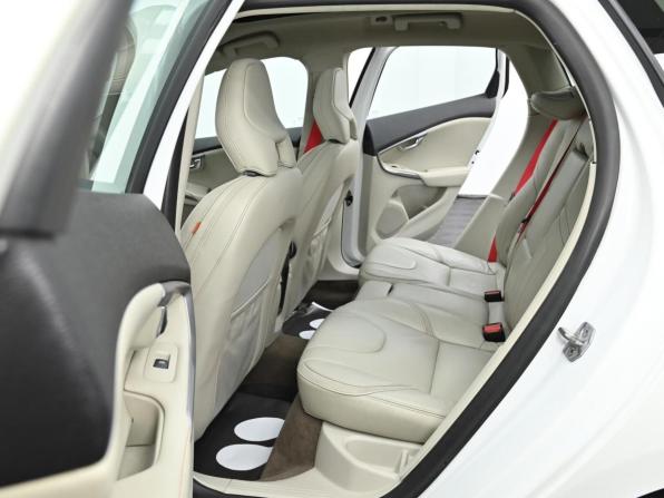 Volvo V40 Cross Country I с пробегом 2015 года, цена 1 599 000 рублей, 156000 км, хэтчбек, Автокод Объявления
