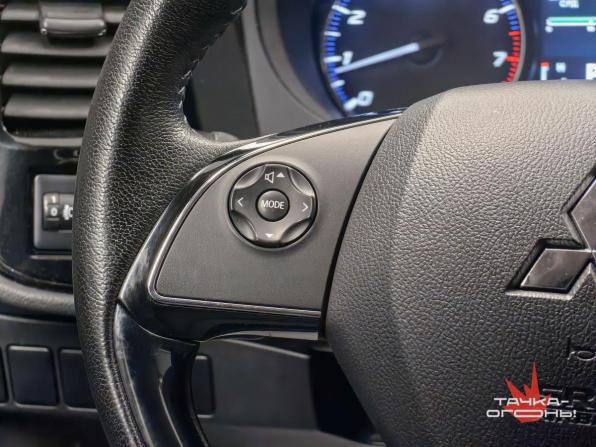 Mitsubishi Outlander III Рестайлинг 3 с пробегом 2018 года, цена 1 800 000 рублей, 135000 км, внедорожник, Автокод Объявления