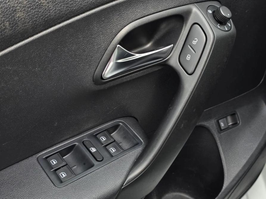 Volkswagen Polo V Рестайлинг Санкт-Петербург  - изображение 14
