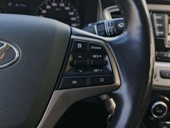 Hyundai Solaris II с пробегом 2019 года, цена 1 230 000 рублей, 182180 км, седан, Автокод Объявления
