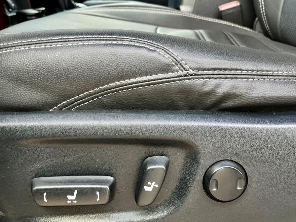 Toyota Land Cruiser Prado 150 Series Рестайлинг 1 с пробегом 2015 года, цена 3 670 000 рублей, 243020 км, внедорожник, Автокод Объявления