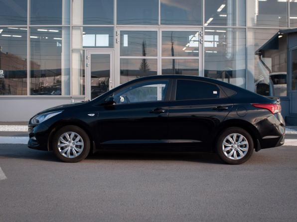 Hyundai Solaris II с пробегом 2017 года, цена 1 220 000 рублей, 121952 км, седан, Автокод Объявления