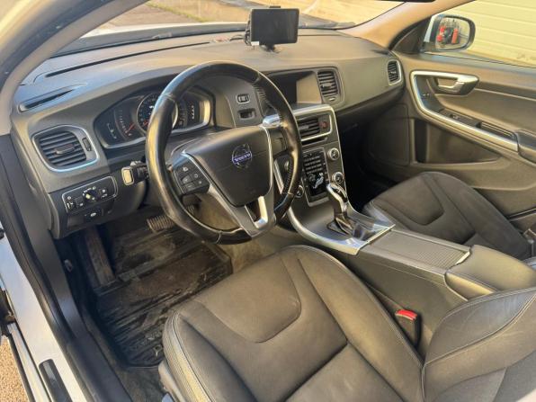 Volvo S60 II Рестайлинг с пробегом 2015 года, цена 979 000 рублей, 168127 км, седан, Автокод Объявления