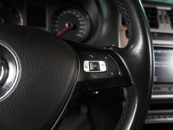 Volkswagen Polo V Рестайлинг с пробегом 2018 года, цена 1 429 000 рублей, 98310 км, седан, Автокод Объявления