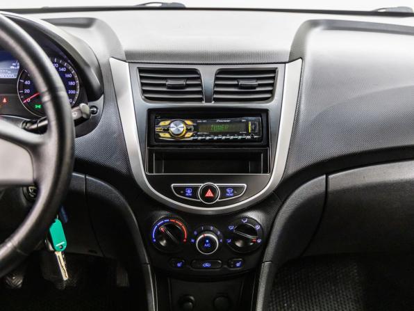 Hyundai Solaris I с пробегом 2013 года, цена 587 000 рублей, 279954 км, седан, Автокод Объявления