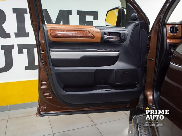 Toyota Tundra II Рестайлинг с пробегом 2014 года, цена 4 999 000 рублей, 304000 км, offers.body_type.unknown, Автокод Объявления