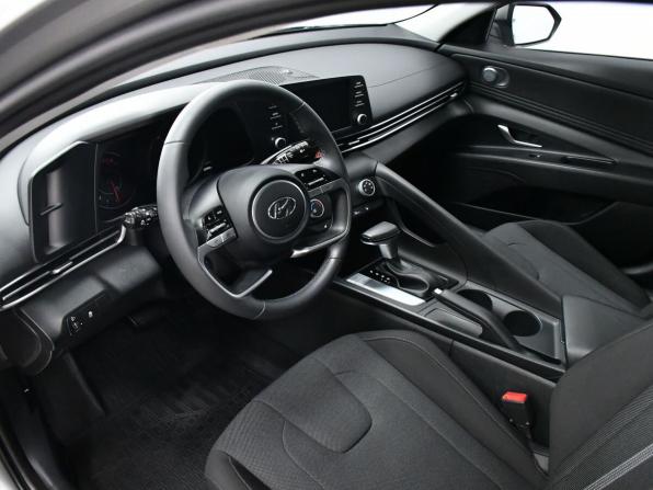 Hyundai Elantra VII (CN7) с пробегом 2022 года, цена 1 987 000 рублей, 33903 км, седан, Автокод Объявления
