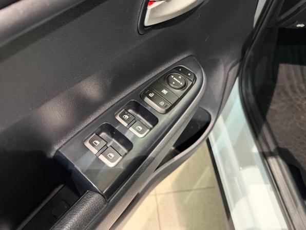 Kia Rio IV с пробегом 2019 года, цена 1 650 000 рублей, 76000 км, хэтчбек, Автокод Объявления