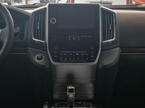 Toyota Land Cruiser 200 Series Рестайлинг 2 с пробегом 2018 года, цена 7 099 000 рублей, 104966 км, внедорожник, Автокод Объявления