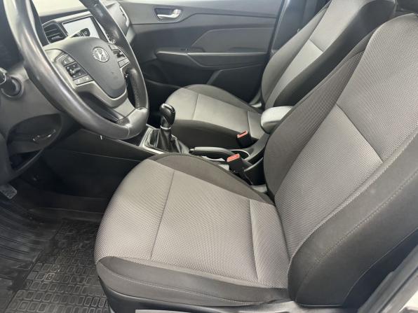 Hyundai Solaris II с пробегом 2017 года, цена 1 200 000 рублей, 96615 км, седан, Автокод Объявления