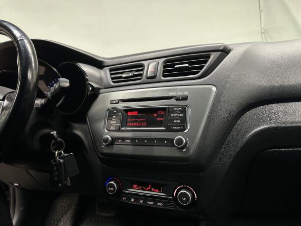 Kia Rio III Рестайлинг с пробегом 2017 года, цена 1 160 000 рублей, 107253 км, седан, Автокод Объявления