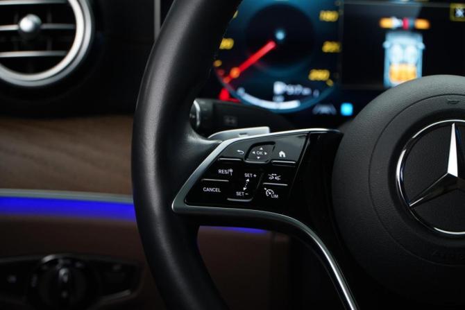 Mercedes-Benz E-Класс V (W213 S213 C238) Рестайлинг с пробегом 2022 года, цена 5 299 977 рублей, 35916 км, седан, Автокод Объявления