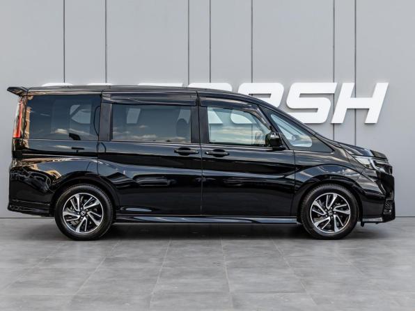 Honda Stepwgn V Рестайлинг с пробегом 2018 года, цена 2 395 000 рублей, 93367 км, минивэн, Автокод Объявления