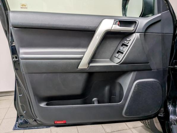 Toyota Land Cruiser Prado 150 Series Рестайлинг 2 с пробегом 2022 года, цена 7 300 000 рублей, 68165 км, внедорожник, Автокод Объявления